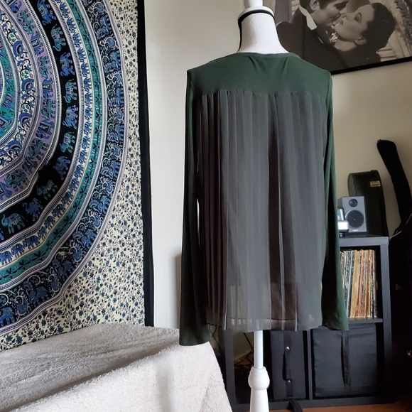 Bordeaux Ribbed Top with Pleated Back - Picture 8 of 8